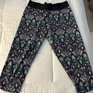 Cropped Design Yoga Pants by VS Pink